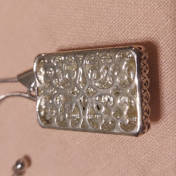 Etched Floral Gem Pendant Necklace - Picture 4 of 4